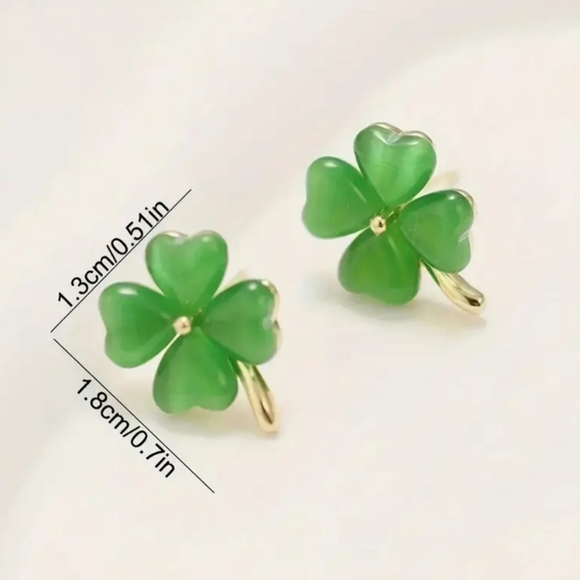NEW! Lucky Clover Stud Earrings - Picture 4 of 6
